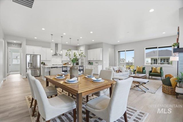 2163 N Kenora Ave, Star, ID 83669