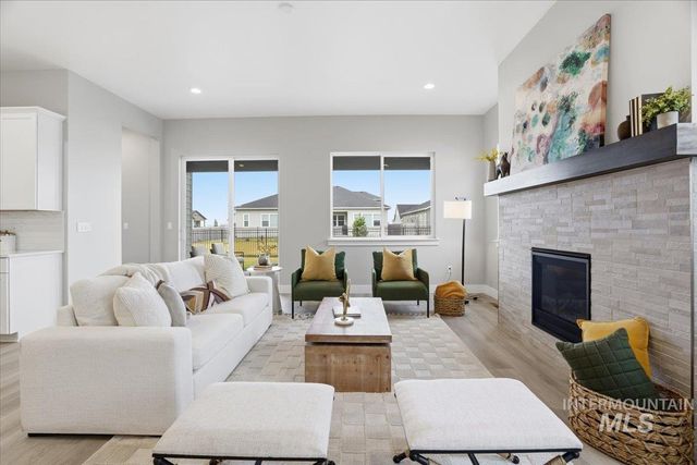 2163 N Kenora Ave, Star, ID 83669