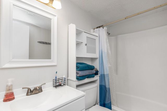 209 W Miracle Strip Parkway, APT D103, Mary Esther, FL 32569