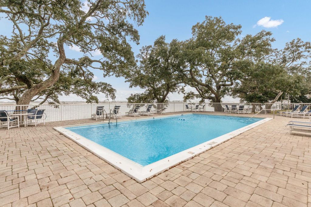 209 W Miracle Strip Parkway, APT D103, Mary Esther, FL 32569