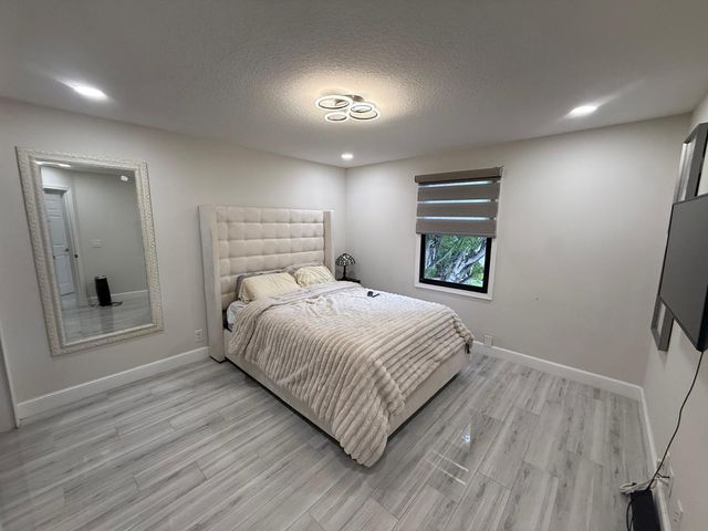 1115 Avondale Court, West Palm Beach, FL 33409