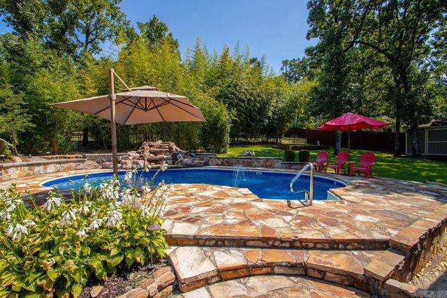 13620 Pleasant Forest Dr, Little Rock, AR 72212