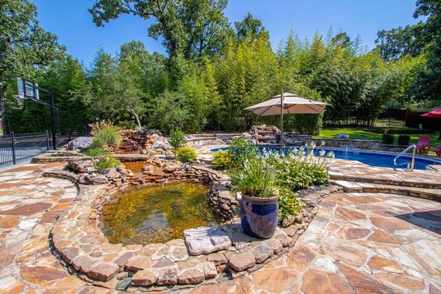 13620 Pleasant Forest Dr, Little Rock, AR 72212