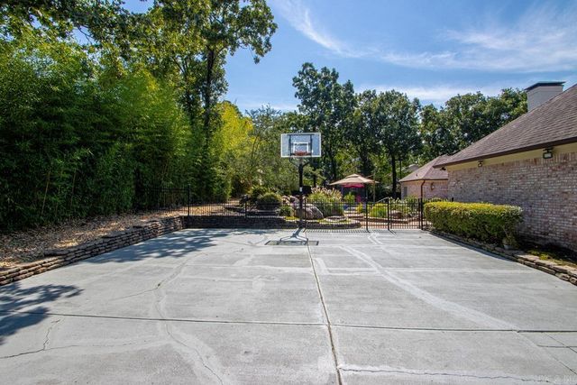 13620 Pleasant Forest Dr, Little Rock, AR 72212