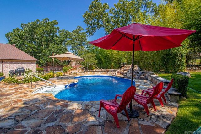 13620 Pleasant Forest Dr, Little Rock, AR 72212
