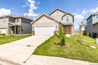2521 Ayers Dr, Seguin, TX 78155