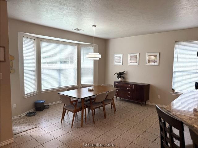 1512 Hunter Creek Drive, College Station, TX 77845