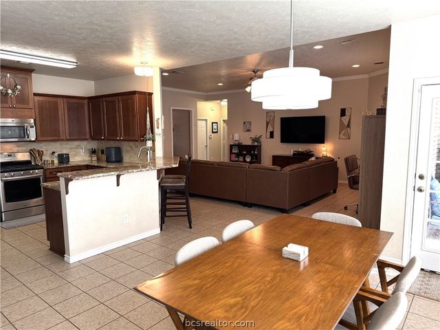 1512 Hunter Creek Drive, College Station, TX 77845