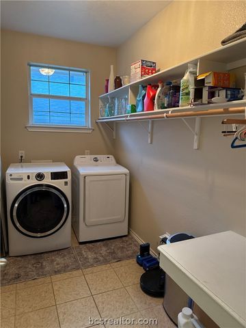 1512 Hunter Creek Drive, College Station, TX 77845