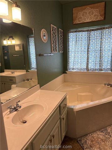 1512 Hunter Creek Drive, College Station, TX 77845
