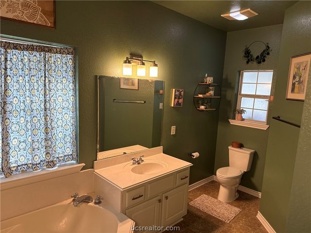 1512 Hunter Creek Drive, College Station, TX 77845