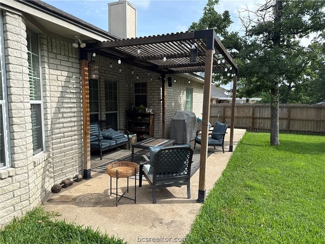1512 Hunter Creek Drive, College Station, TX 77845