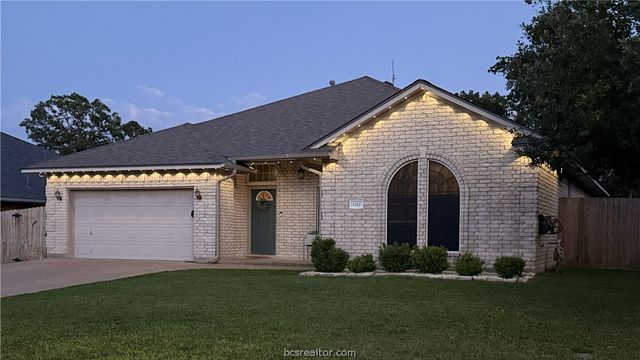 1512 Hunter Creek Drive, College Station, TX 77845
