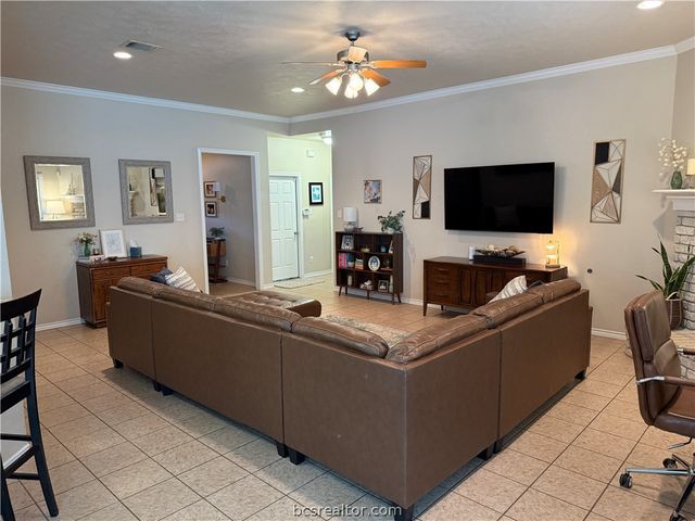 1512 Hunter Creek Drive, College Station, TX 77845