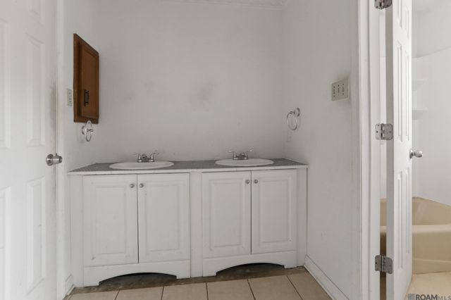 1425 Shadybrook Dr, Baton Rouge, LA 70816