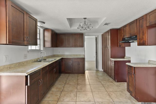 1425 Shadybrook Dr, Baton Rouge, LA 70816