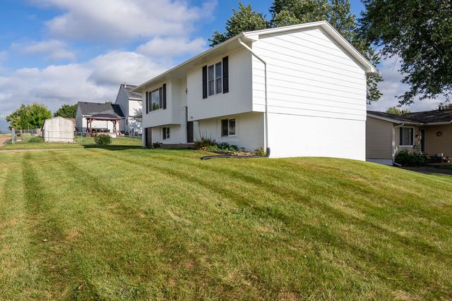 2623 W 61st Street, Davenport, IA 52806
