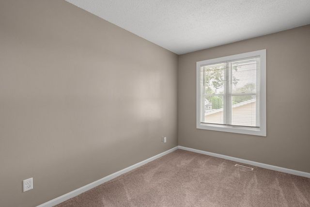 2623 W 61st Street, Davenport, IA 52806