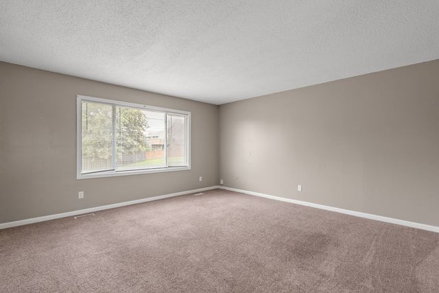 2623 W 61st Street, Davenport, IA 52806