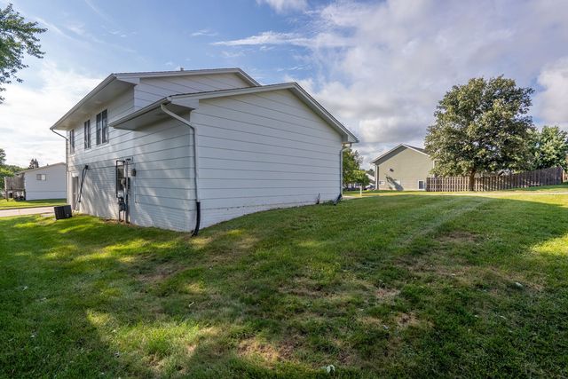 2623 W 61st Street, Davenport, IA 52806