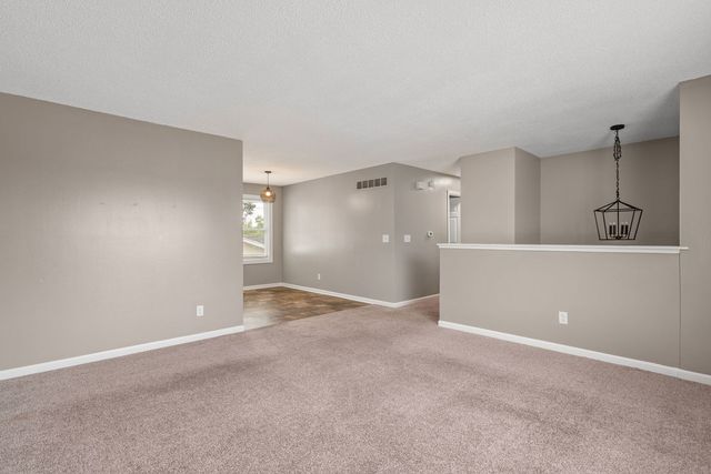 2623 W 61st Street, Davenport, IA 52806