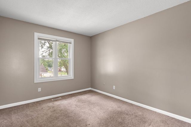 2623 W 61st Street, Davenport, IA 52806