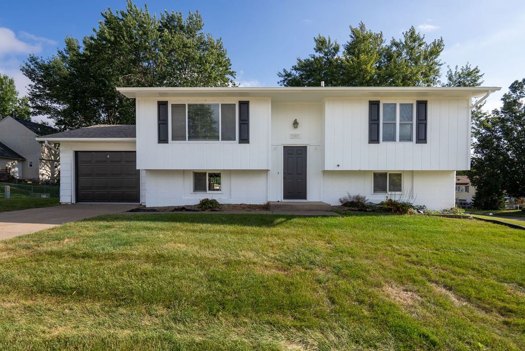 2623 W 61st Street, Davenport, IA 52806