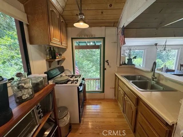 455 Blue Jay Canyon, Blue Jay, CA 92317