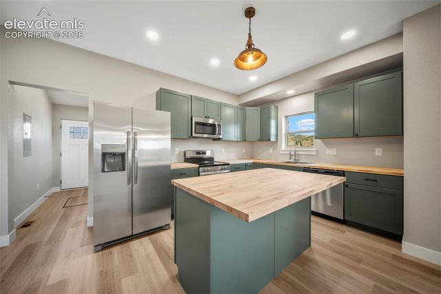 201 W Womack Avenue, Cripple Creek, CO 80813