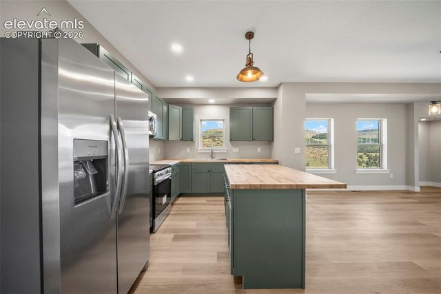201 W Womack Avenue, Cripple Creek, CO 80813