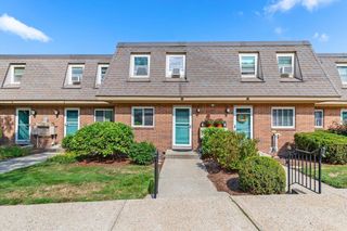 11 Walcott Valley Dr 11, Hopkinton, MA 01748