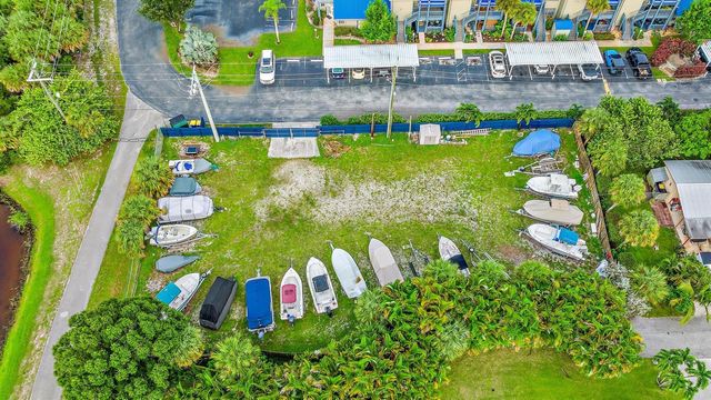 1561 NE 12th Terrace C14, Jensen Beach, FL 34957