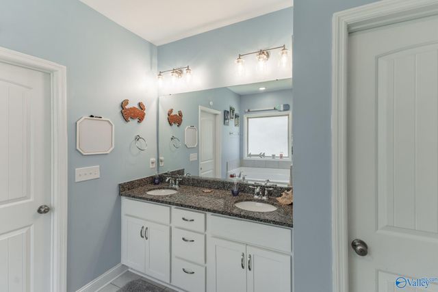 608 Magnolia Cove Lane SW, Hartselle, AL 35640