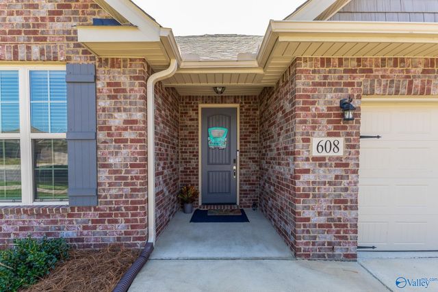 608 Magnolia Cove Lane SW, Hartselle, AL 35640