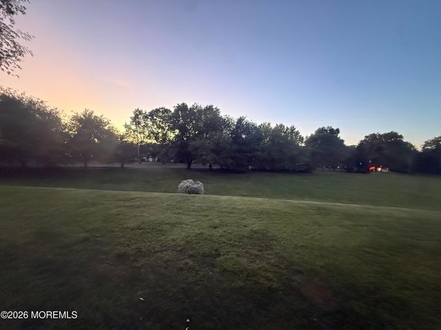 9 Cotswold Circle 809, Ocean Twp, NJ 07712