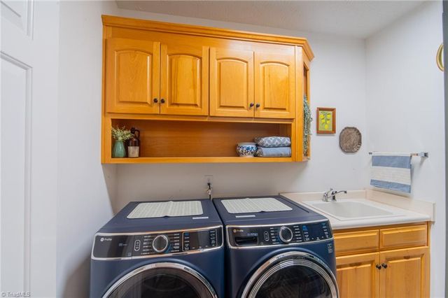 360 Sunset Road, Clemmons, NC 27012