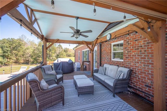 360 Sunset Road, Clemmons, NC 27012