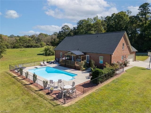 360 Sunset Road, Clemmons, NC 27012