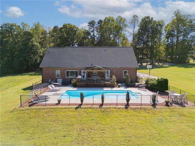 360 Sunset Road, Clemmons, NC 27012