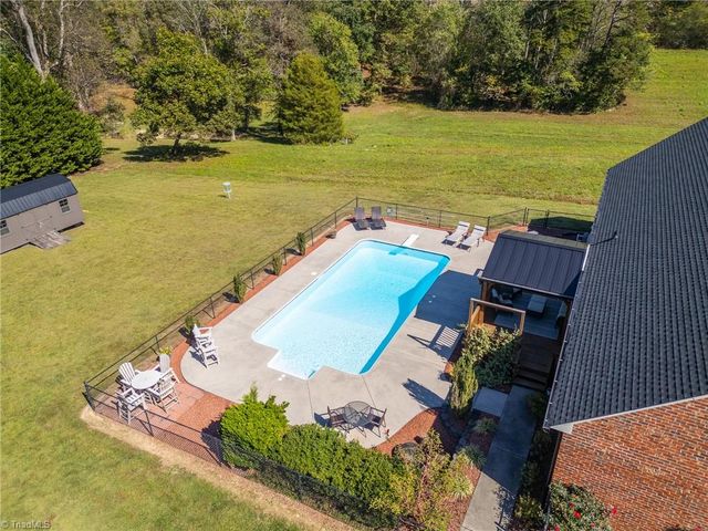 360 Sunset Road, Clemmons, NC 27012