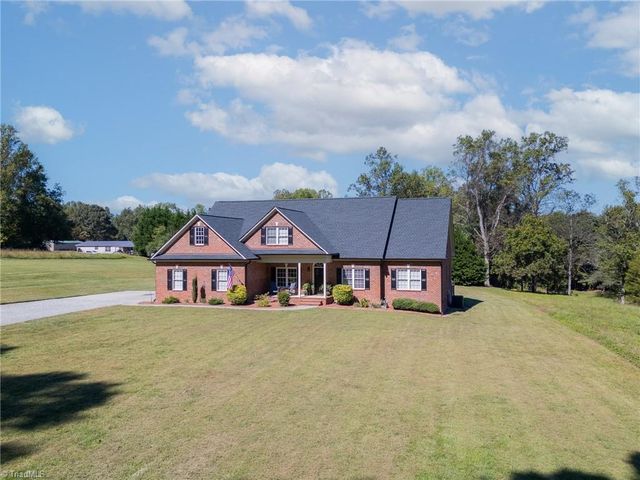 360 Sunset Road, Clemmons, NC 27012