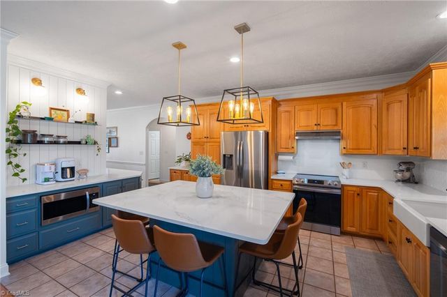 360 Sunset Road, Clemmons, NC 27012