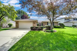 1129 S Salem Lane, Arlington Heights, IL 60005