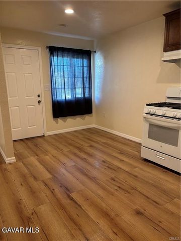 11725 Brussels Avenue, Sylmar, CA 91342