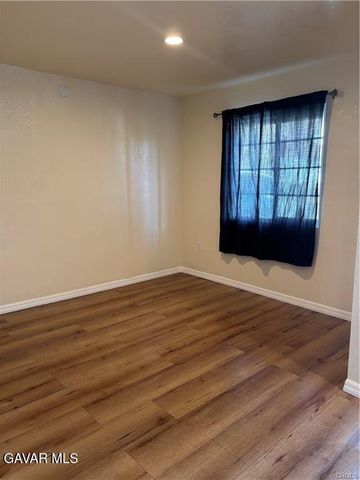 11725 Brussels Avenue, Sylmar, CA 91342