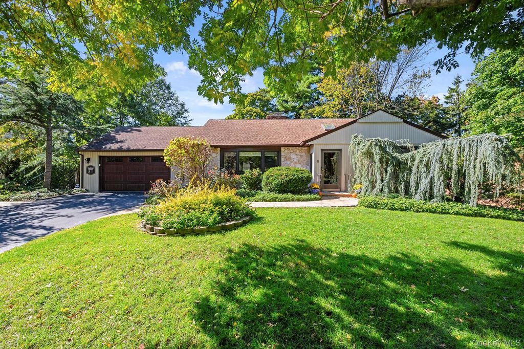 8 Rivers Drive, Great Neck, NY 11020 — photo 2