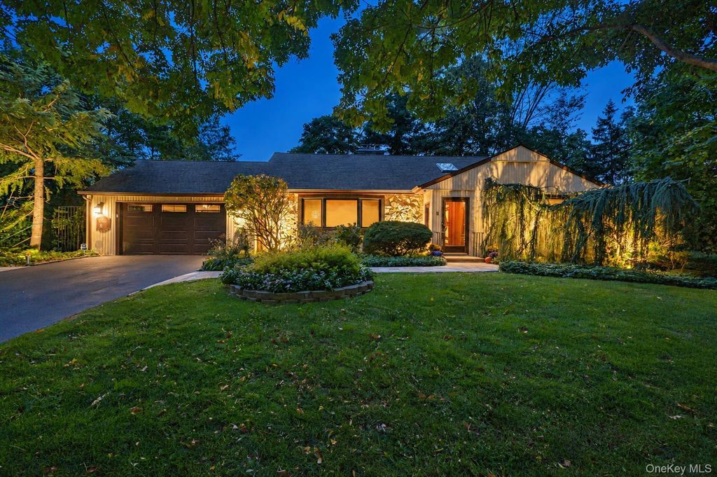 8 Rivers Drive, Great Neck, NY 11020 — photo 3