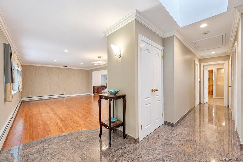 8 Rivers Drive, Great Neck, NY 11020 — photo 5