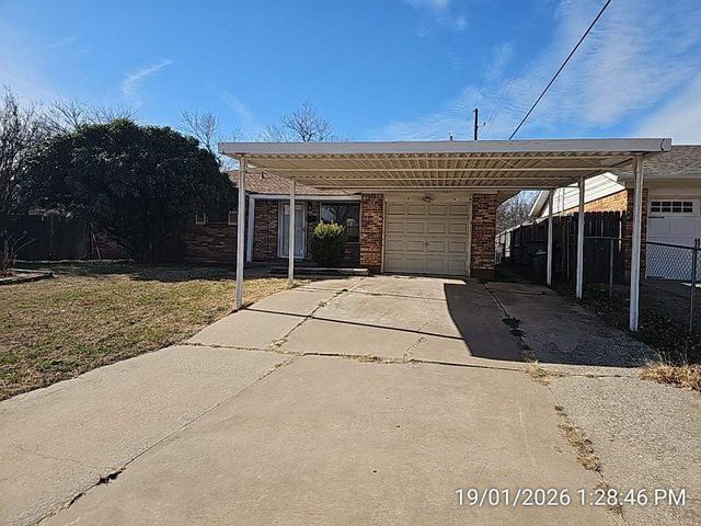 704 NW 57th St, Lawton, OK 73505