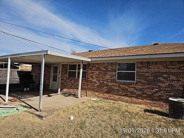 704 NW 57th St, Lawton, OK 73505